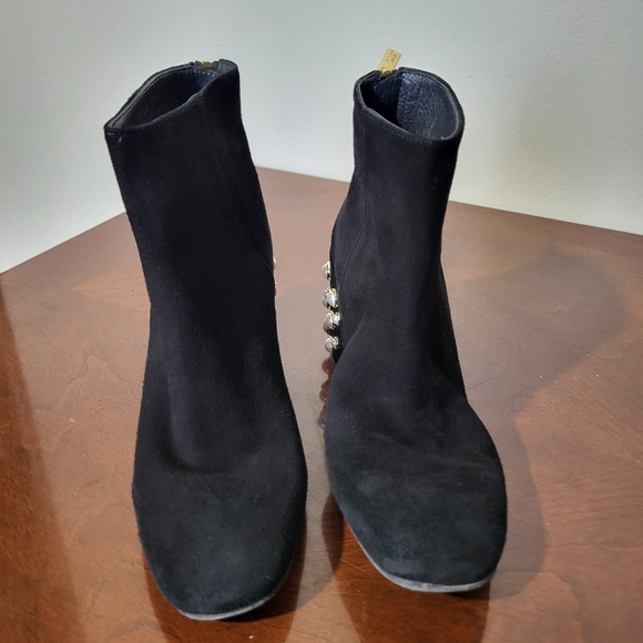 Stuart Weitzman Black Suede Bacari Ankle Boots with Pearl Embellished Heel 5.5 M - Picture 2 of 12